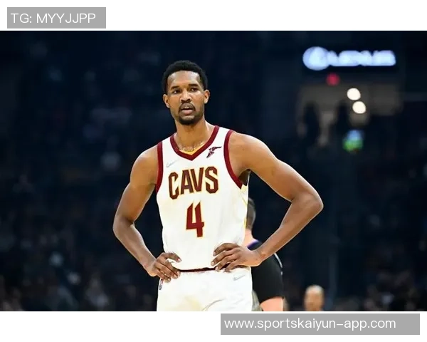 莫布里上半场表现出色三投三中贡献八分三板两助攻助力球队攻势 莫布里上半场表现出色三投三中贡献八分三板两助攻助力球队攻势