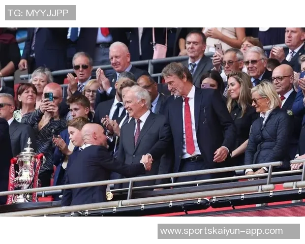 曼联与阿德耶米未展开谈判球员正考虑未来发展选择 曼联与阿德耶米未展开谈判球员正考虑未来发展选择